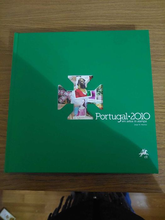 Livro «Portugal em Selos 2010» CTT