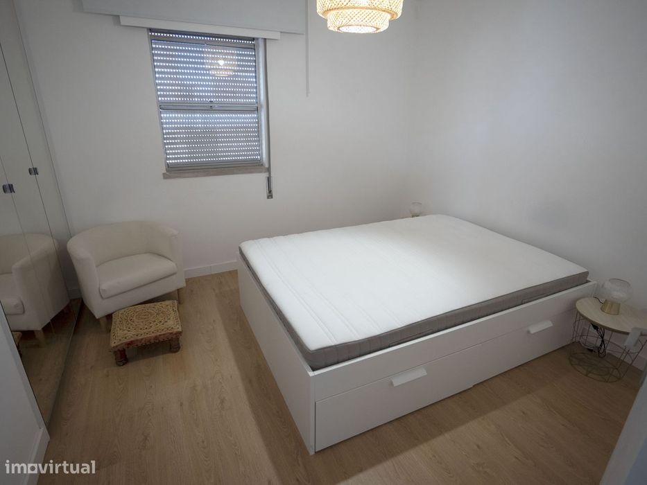 Apartamento t2 na Rua Avelar Brotero, em Stº António dos Cavaleiros