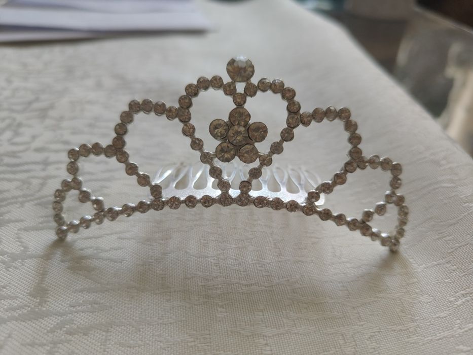 Korona diadem fryzura