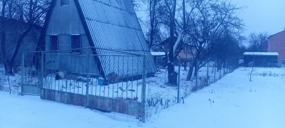 Ділянка 4 сотки з деревяним будинком. Електрофікований, приватизований