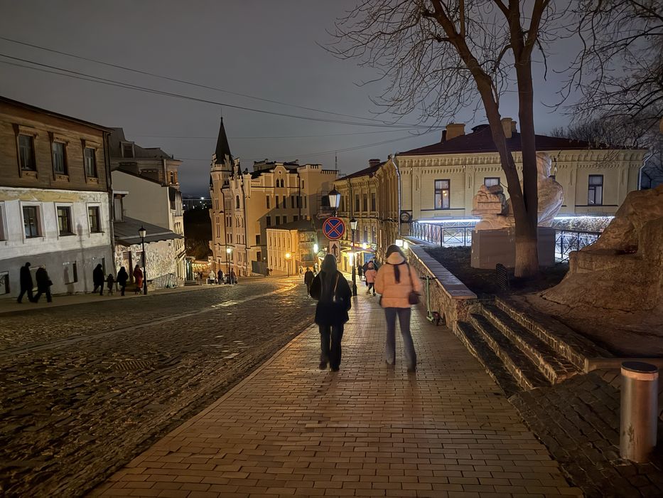 оренда Андріївський узвіз, 21 - Вікно 6 кв.м.