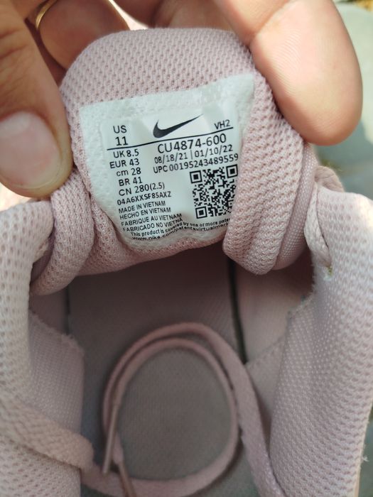 Продам кросівки Nike RYZ