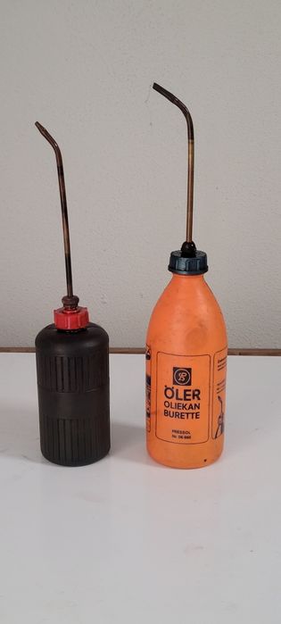 Recipiente antigo de lubrificação