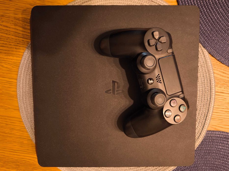PlayStation PS4 slim