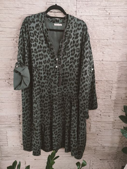 Sukienka khaki w panterkę