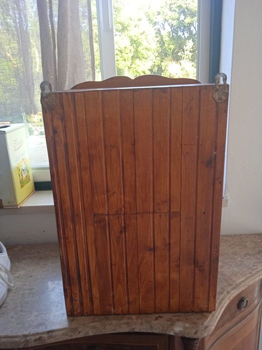 Armário guarda copos