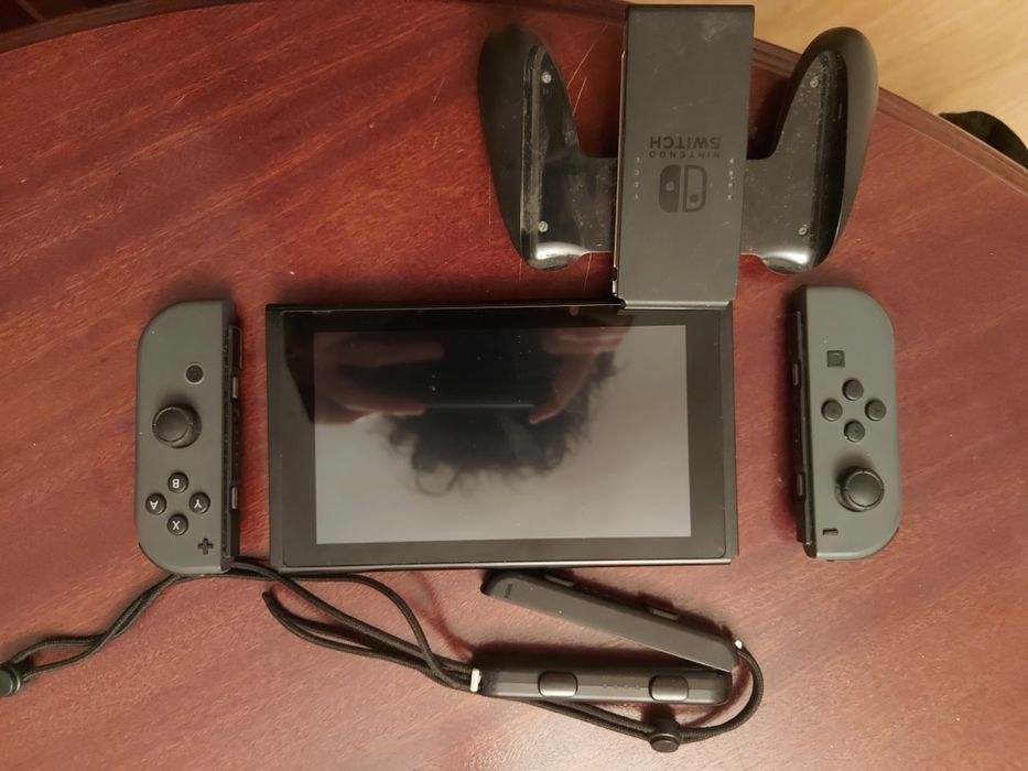 Nintendo Switch + Pokémon Sword Usado Sem Cabo de Alimentação