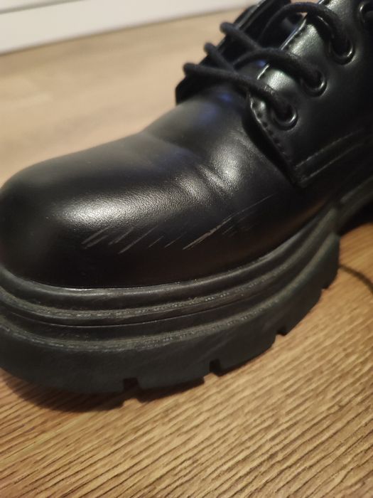 Czarne sznurowane eleganckie buty ala skórzane