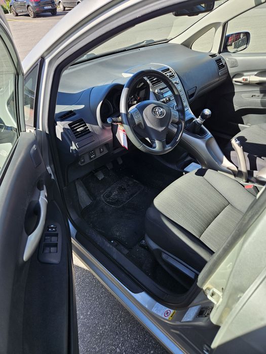 Toyota Auris 2.0 D4D de 2008 para peças.
Não vendo completo, apenas p