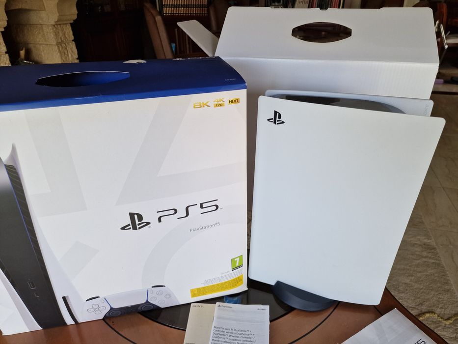 Playstation 5, comandos e cabos