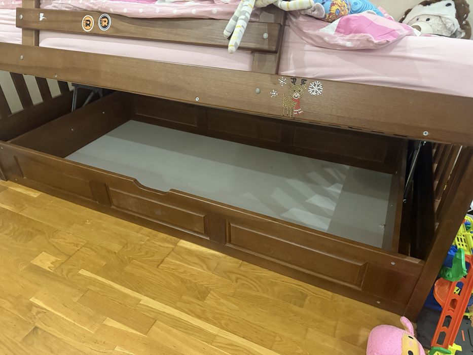 Продам велике добротне дитяче ліжко