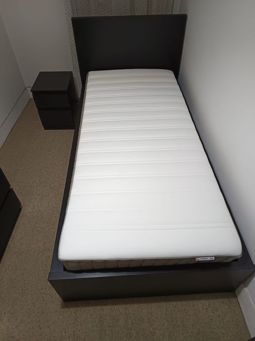Cama IKEA Malm individual, mesa de cabeceira e cómoda da mesma linha, tudo em óptimo estado e pouco uso