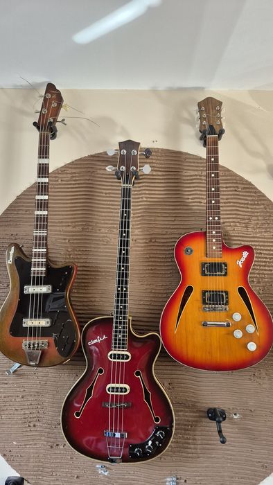 kolekcja 21 gitar i 5 basow Defil