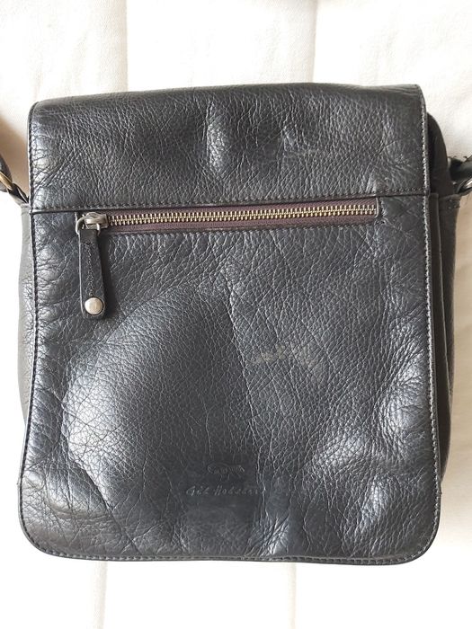 Mala / Carteira preta, em couro