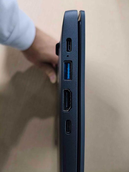 Computador portátil Chuwi CoreBook X 7430U 16GB RAM 512GB SSD