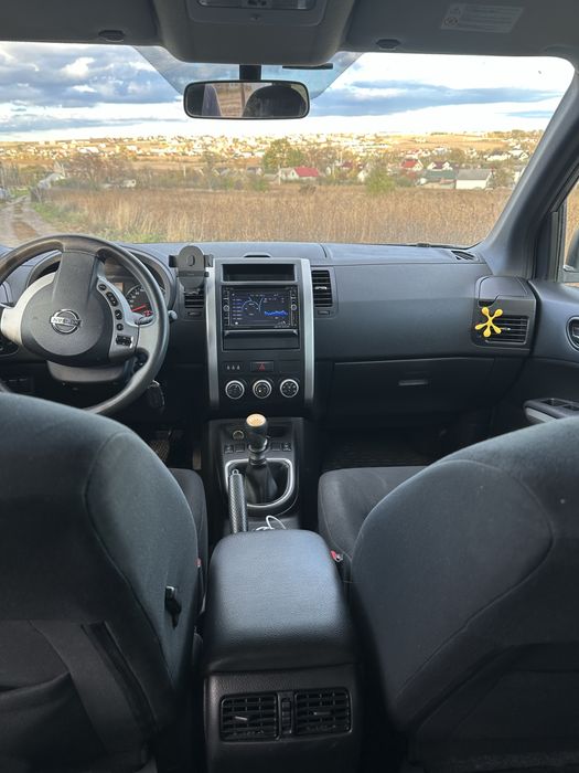 автомобіль Nissan