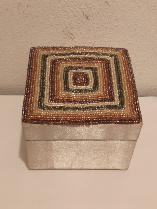 Pudełko dyzajnierskie na biżuterię