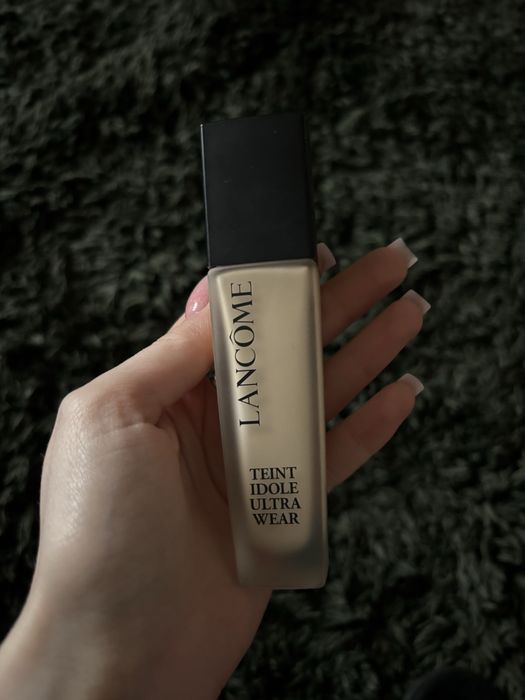 Стійкий тональний крем від Lancome