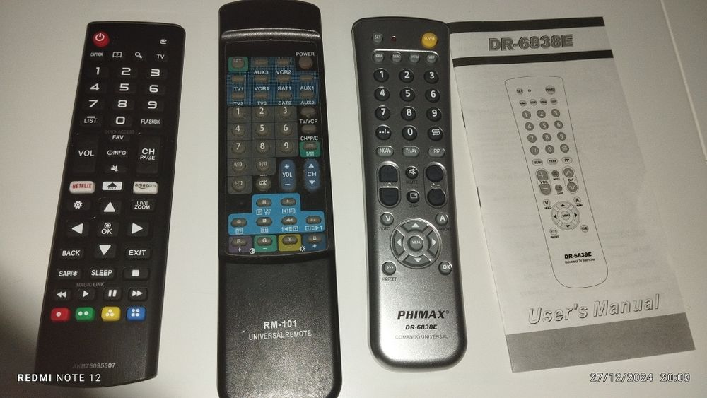 Selling 3 universal remote controls, each for 5 euros or all 3 for 15 euros64740903066243121