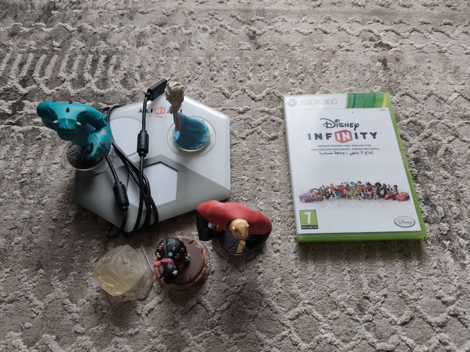 Gra Infiniti z figurkami i podstawą Xbox 360 360