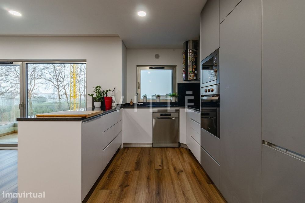 Apartamento T3 Semi-Novo Com Garagem