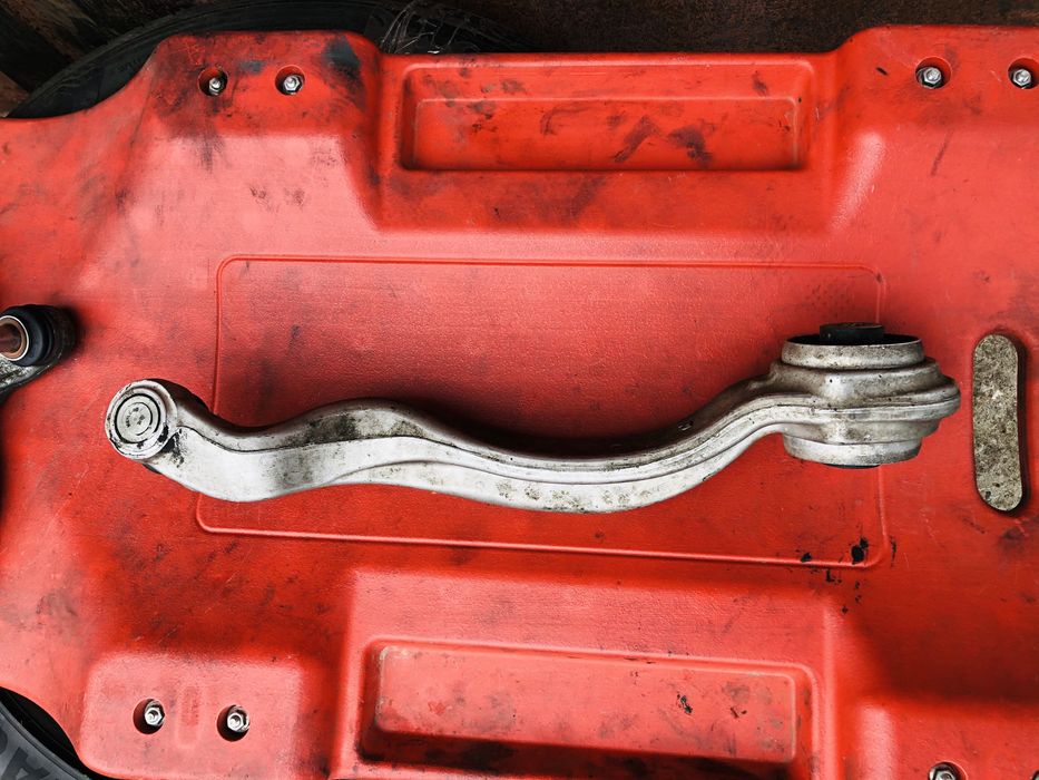 Ричаг підвіски Мерседес Mercedes CLS C218/X218 правий передній нижній