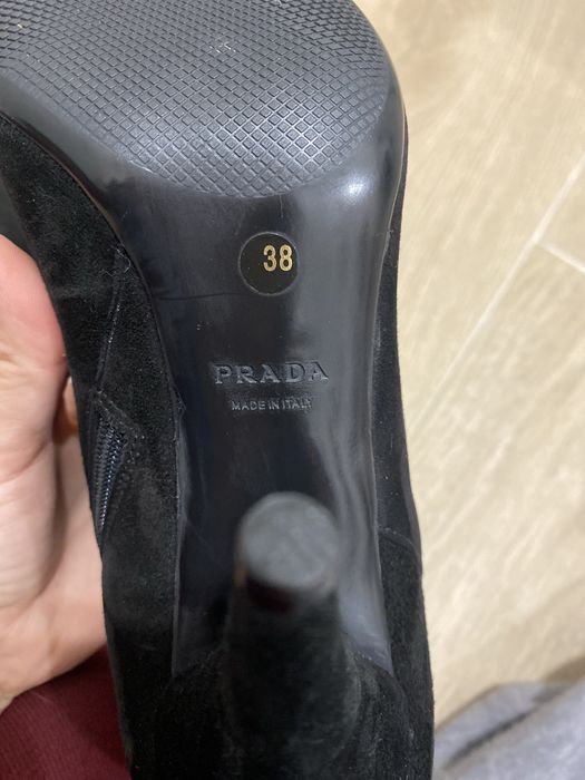 Замшеві ботильйони Prada р. 38-37