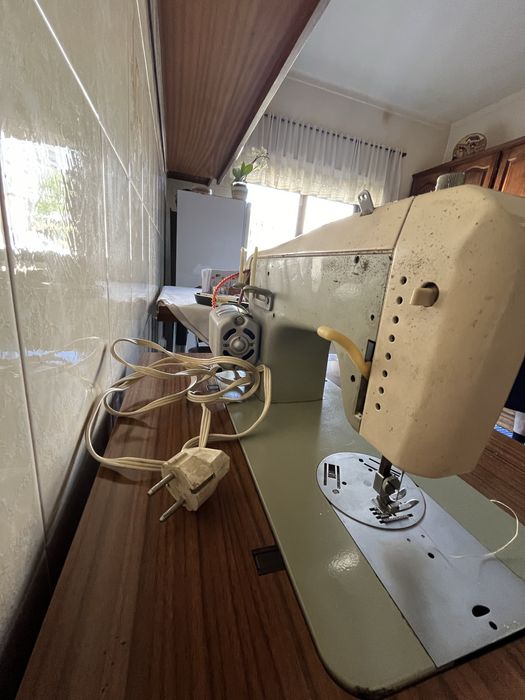 Máquina Costura Oliva 515