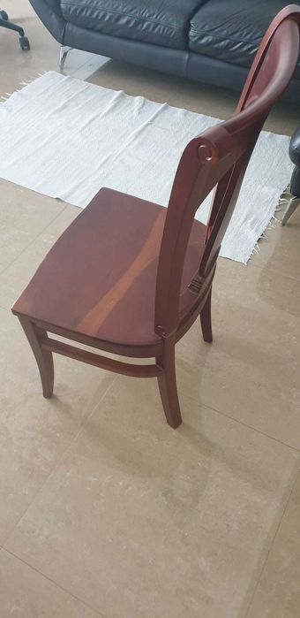 Cadeiras de sala em cerejeira maciça.