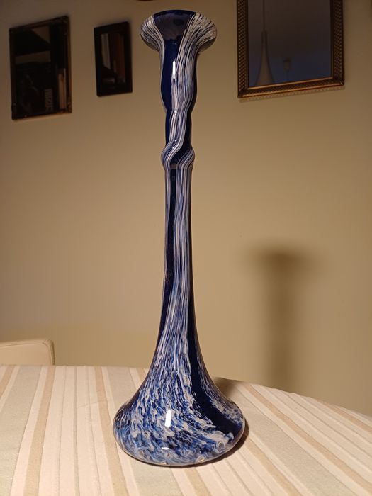 2 exquisite dark blue and white ceramic vases435182237134376963