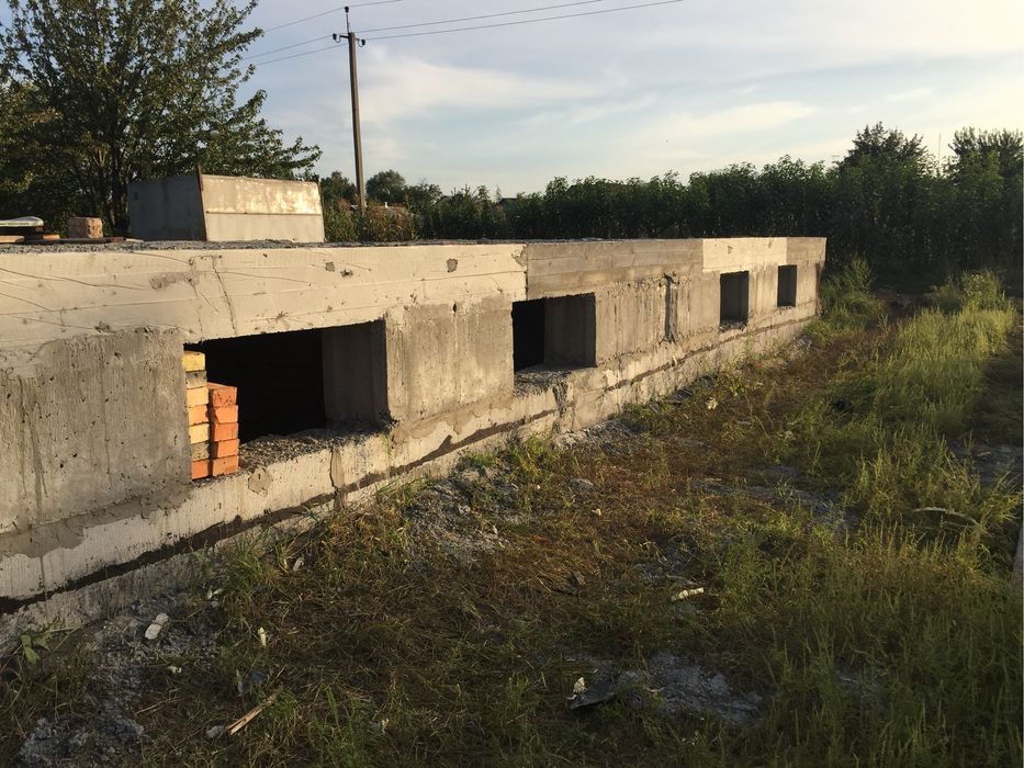 Продаж земельної ділянки, недобудованого будинку в с.  Слобода