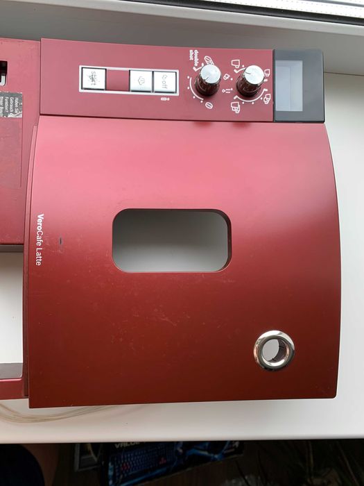 Передняя панель красного цвета кофемашины Vero CAFE latte Bosch ctes32