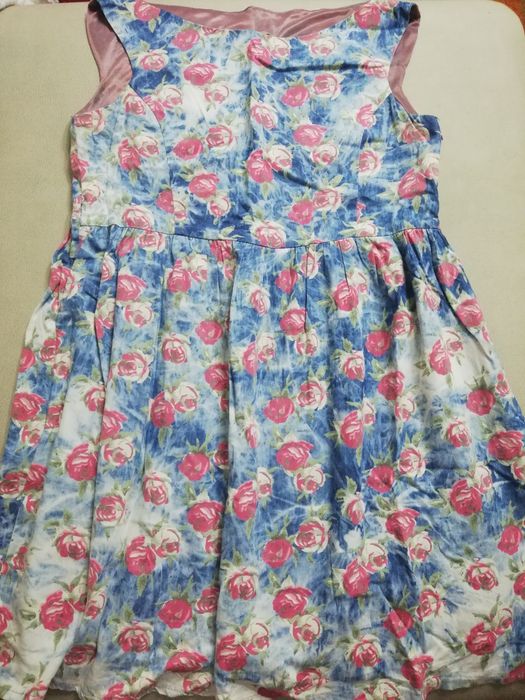 Vestido azul com flores Blanco Roto