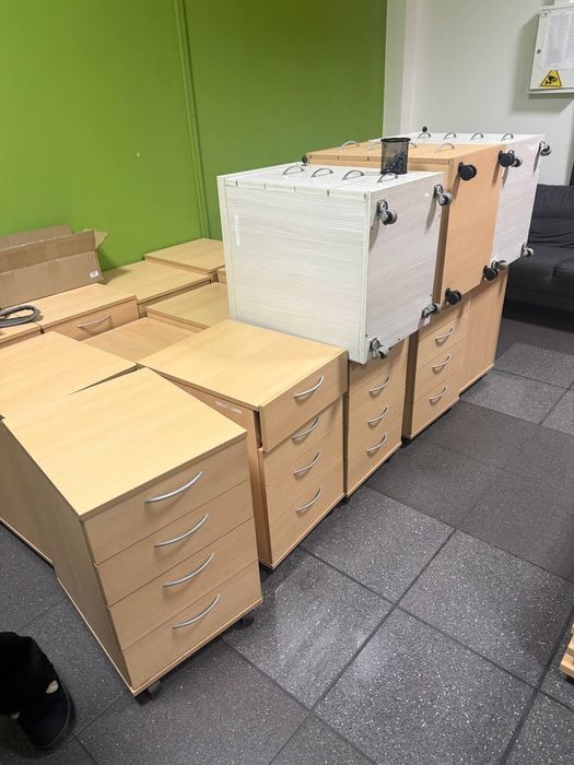 Стіл офісний багато