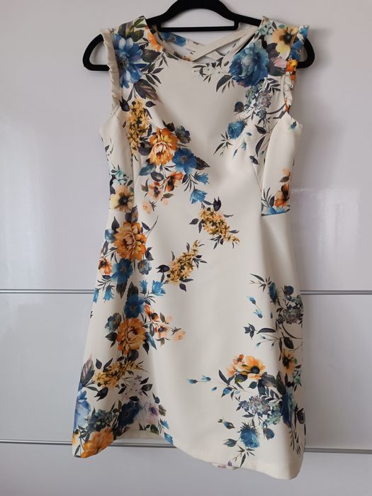 Sukienka w kwiaty