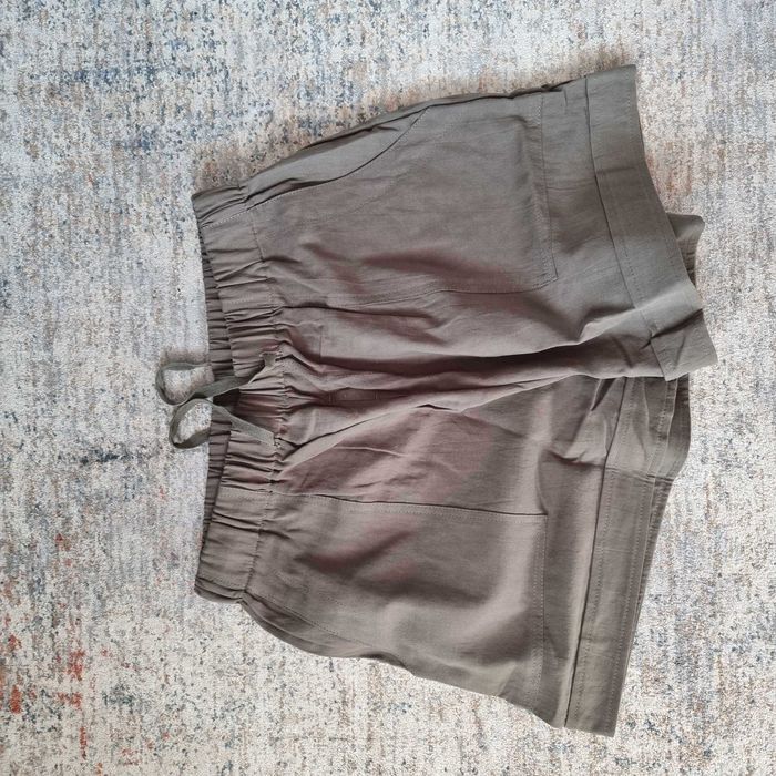 Krótkie damskie spodenki Szorty khaki r.M