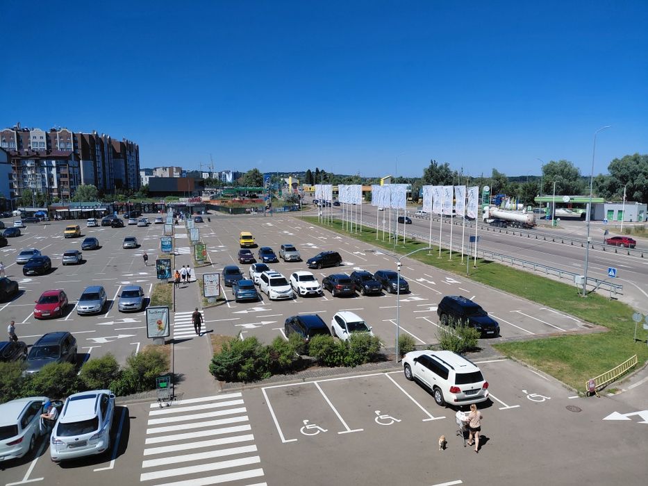 90 соток ,Ходосівка, навпроти Мегамаркету.Перспективна пропозиція.