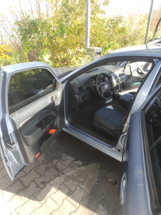 Шкода Октавія Тур 2.0 бензин/газ 2003 року.