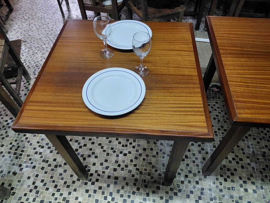 Mesas e cadeiras restaurante