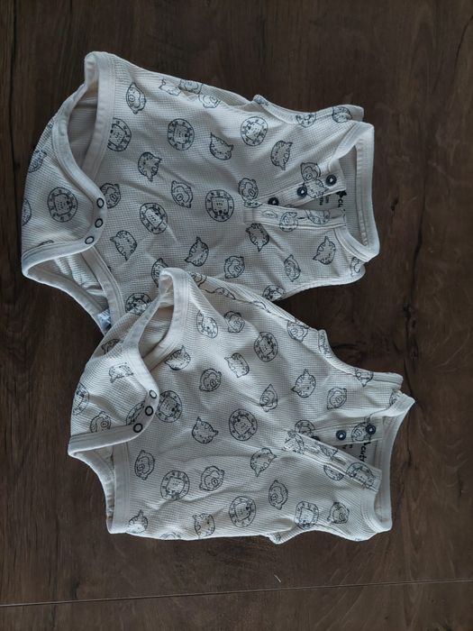 Zestaw ciuchów identycznych dla bliźniaków niemowlęce