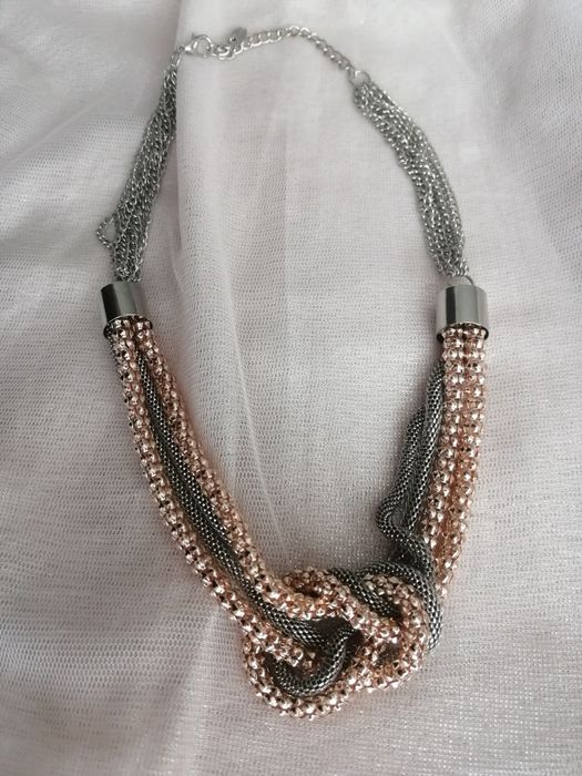 Efektowny naszyjnik kolory srebro i czerwone zloto