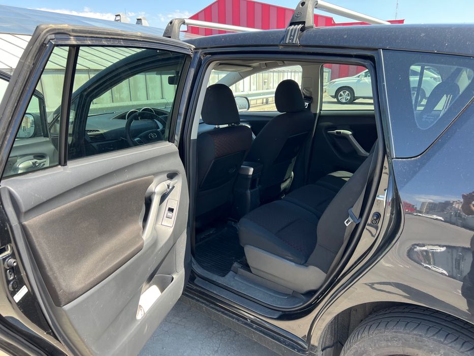 Продаж Toyota Verso 2011