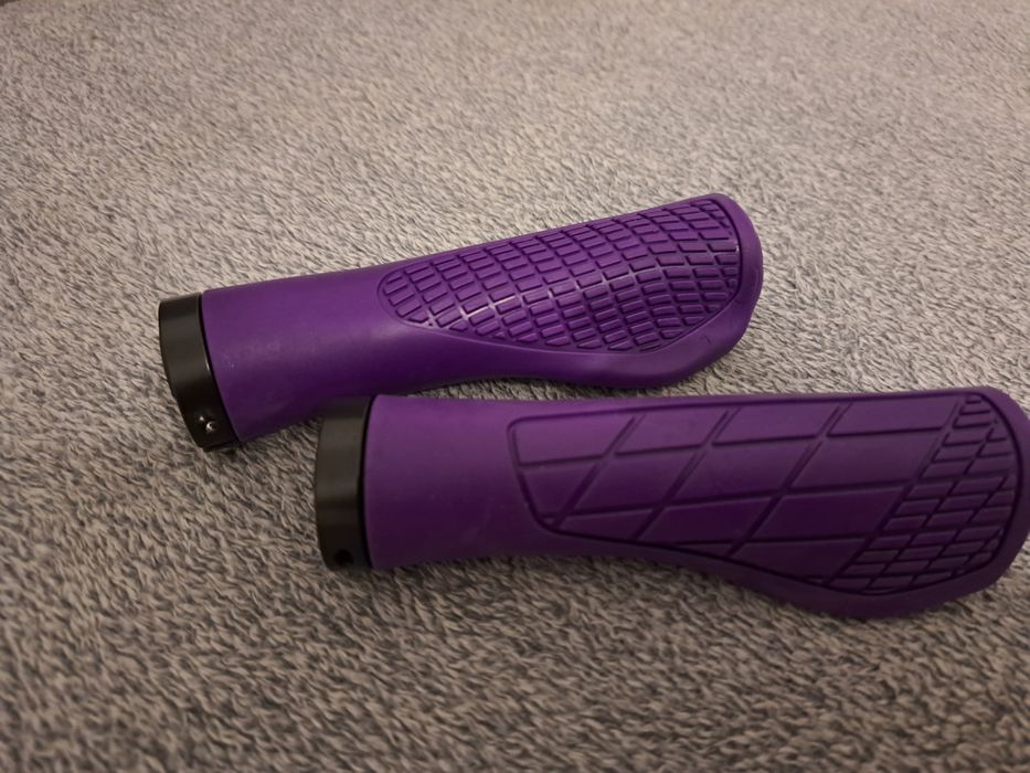 Chwyty / Gripy kierownicy Ergonomiczne Fioletowe skręcane imbus NOWE