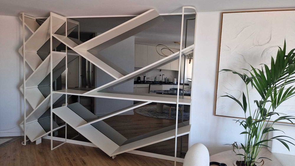 Estante de Design com Espelho Escurecido - Alta Qualidade (3.05m)