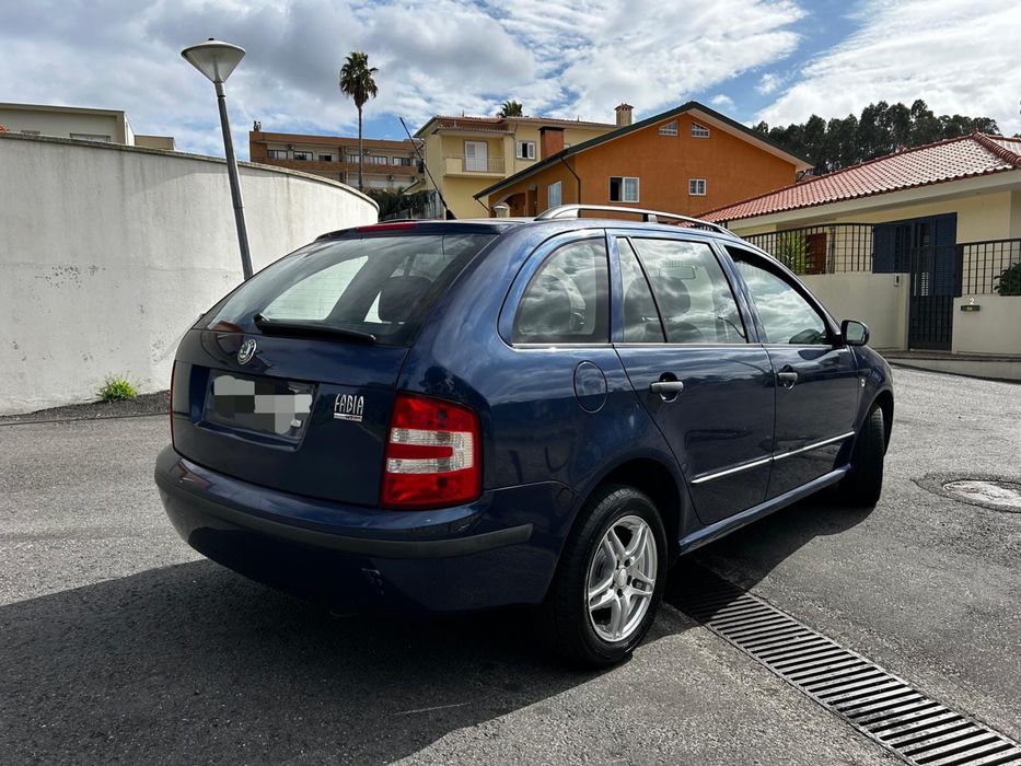 Skoda Fabia 1.2 12V ( Poucos kms)
