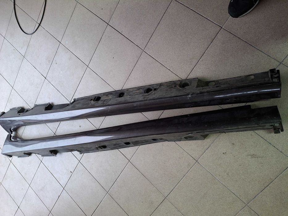 Toyota Camry  19 -  Listwy progowe L+R