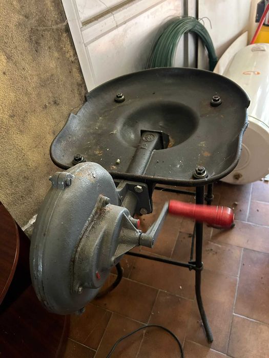 Forja para acender carvão