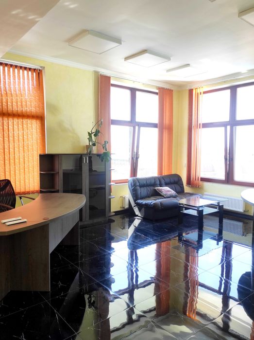 Сдам Офис 160 м2 на Греческой площади. 4 кабинета. С мебелью