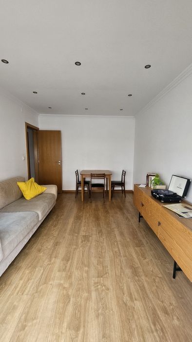 Quarto individual mobiliado — Cacilhas, a 7 min do cais