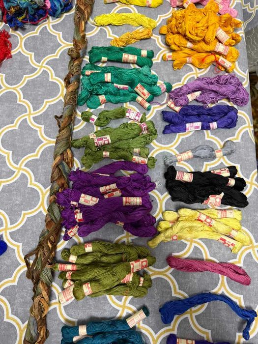 Нитки для вишивання.